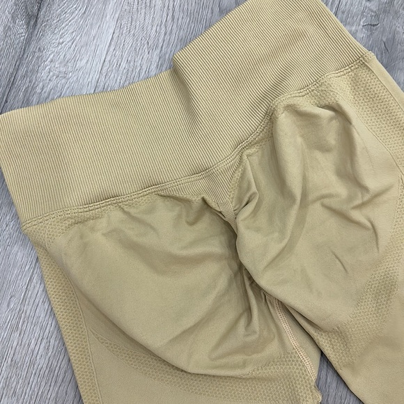 Women’s M scrunch bum leggings - Picture 6 of 6